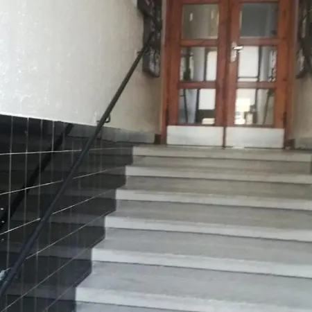 Close To City Centre - Hillside 11 Apartment